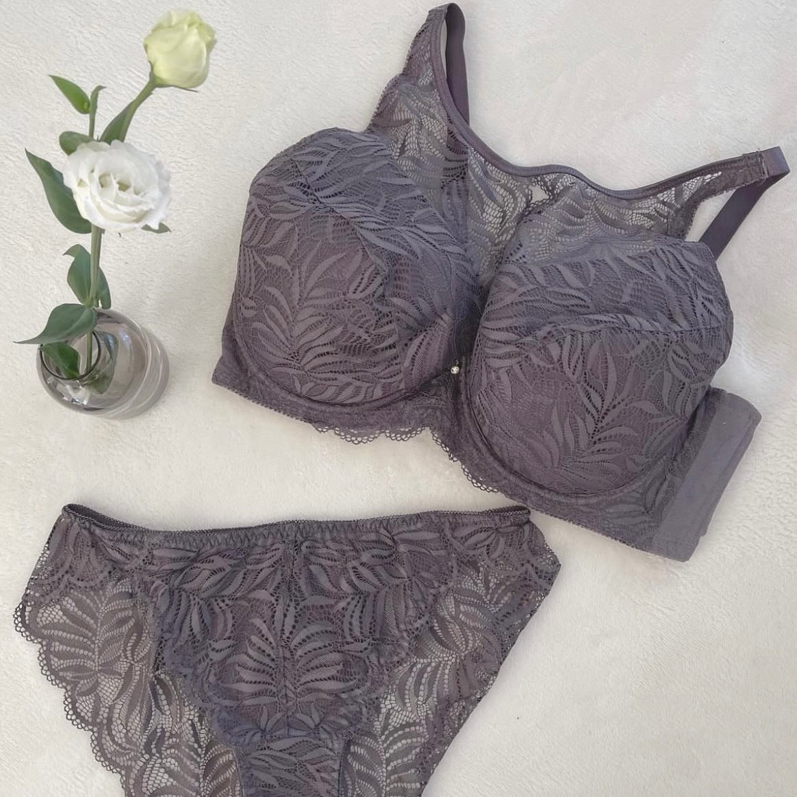 洋服にも合わせられて、セクシーすぎない下着はコレ🎵