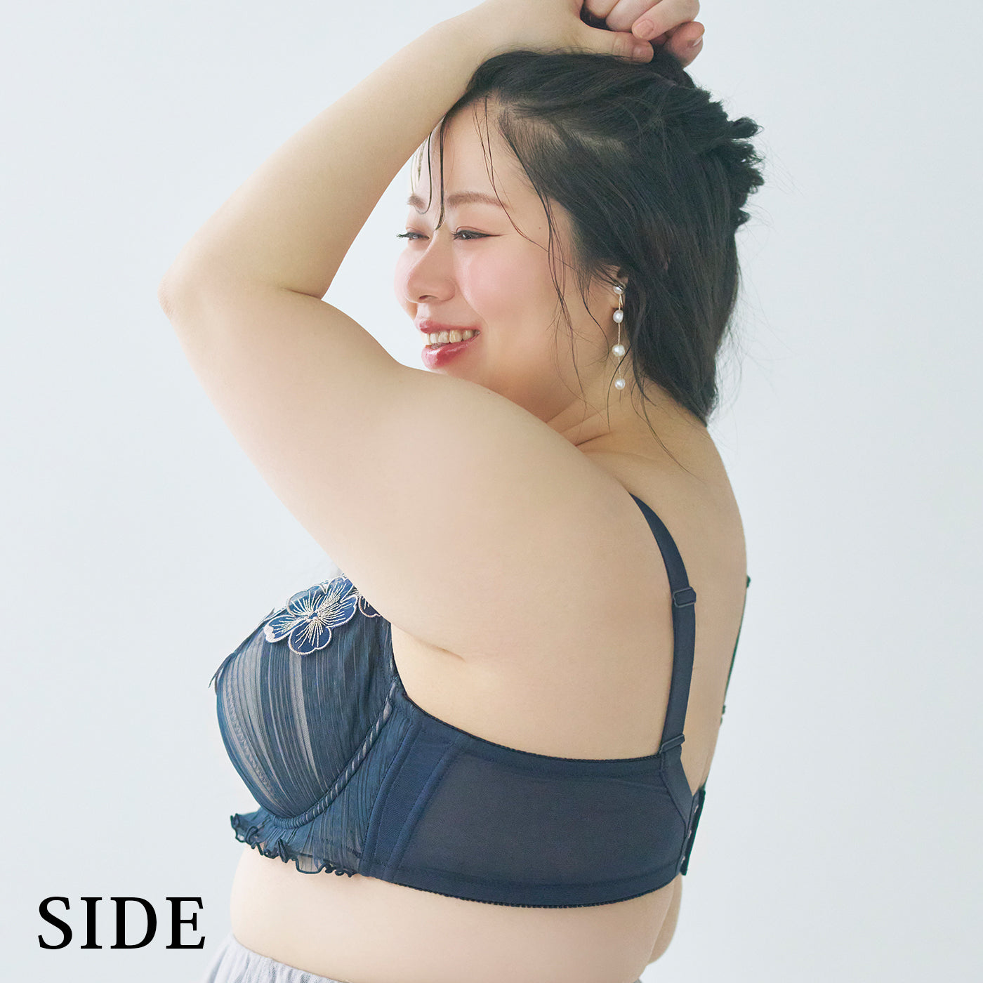 美胸キーパー ネイビー サイドスタイル｜脇高設計でバストの横流れをしっかりホールド