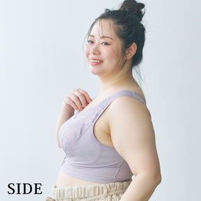 ナイトブラ フロントホックタイプ モカ 横から見た着用イメージ（SIDE） 幅広の肩ひも
